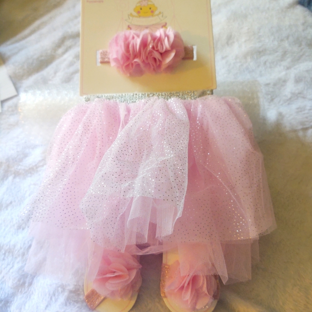LITTLE CUTIES 3 piece set. Size 0-6mos. Tutu, headwrap, footwrap. NWT